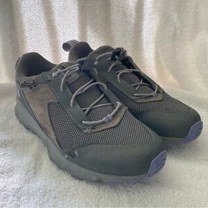 The North Face Shoes Size 3 Sneakers‎ Has A Small Flaw See Photos